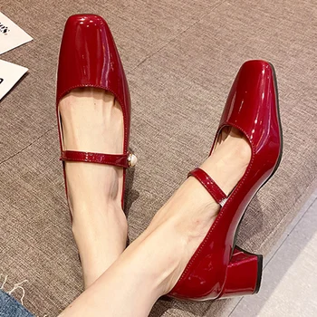 Pérolas de Couro de Patente Mary Jane Shoes para as Mulheres de 2022 Dedo do pé Quadrado Med Saltos Bombas Mulher de Cor Sólida Deslizar sobre Sapatos de Senhoras da Moda